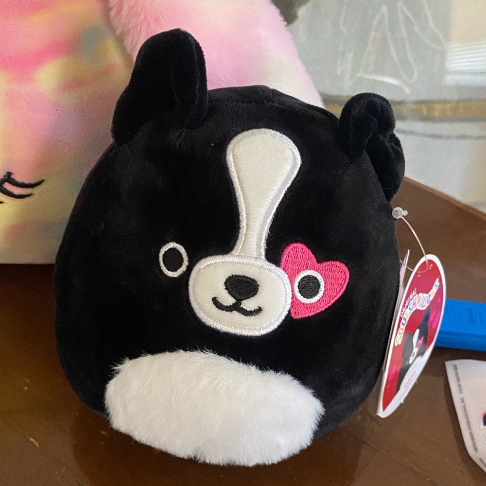 Squishmallows 5” border collie Tommy with heart over eye